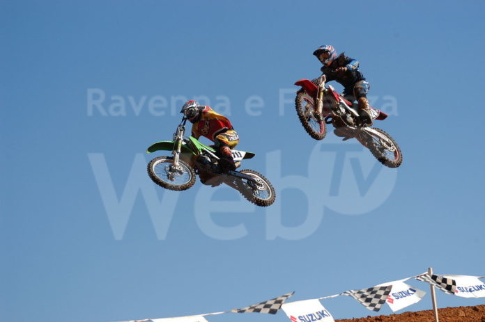 1280px-Motocrossjumping