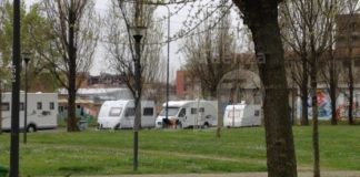 Allaccia abusivamente il caravan alla rete elettrica: arrestato un pluripregiudicato
