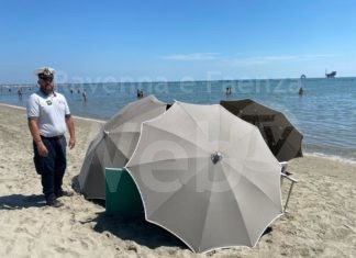 Lido di Dante, un turista muore mentre fa il bagno in mare