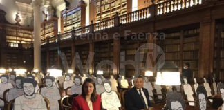 Università Bologna porta in aula Zaky con 150 sagome disegnate da Gianluca Costantini