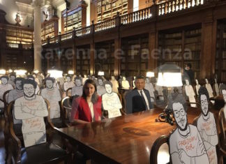 Università Bologna porta in aula Zaky con 150 sagome disegnate da Gianluca Costantini
