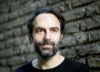 De André, Fossati, De Gregori e Dalla, le canzoni altrui di Neri Marcorè