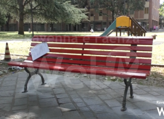 “No alla violenza di genere”, una nuova panchina rossa come messaggio per chiedere più attenzione alle donne