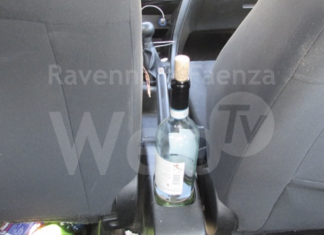 Partiti da Milano per percorrere 15 km, si ritrovano a Casalborsetti: il conducente e gli altri passeggeri erano ubriachi