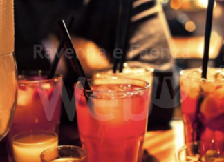 Movida a Milano Marittima, un locale vende alcolici a due minorenni: scatta la sanzione