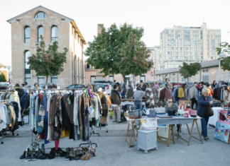 Torna Garage Sale, il mercatino vintage della Darsena: appuntamento serale dalle 18 alle 24