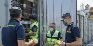 Fermato e sequestrato al porto un container con 11 tonnellate di uva da tavola contraffatta