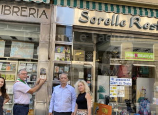 La Cartolibreria Sorelle Resta riceve la targa di “Bottega Storica dell’Emilia-Romagna”