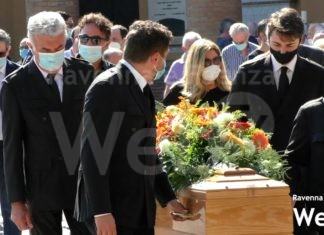 Celebrati i funerali di Ivo Sassi: il ceramista sepolto insieme ai più importanti artisti faentini