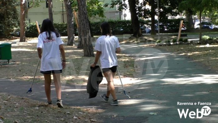 lavori in unione pulizia parco