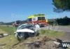 Finisce con l’auto nel fosso e si schianta contro un muretto di cemento: grave 19enne