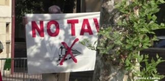 Un presidio del movimento No Tav davanti alla Cmc per dire “basta alle grandi opere inutili”
