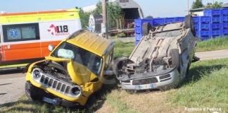 Bagnacavallo, incidente all’incrocio: nello scontro una delle auto coinvolte finisce capottata nel campo