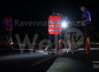 Giallo sulla SS.16: Donna sbalzata fuori dall’auto in movimento, gravi le sue condizioni