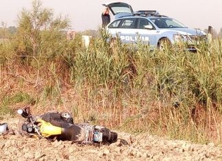 Ancora incidenti sulle strade: un motociclista si scontra con un furgone e finisce nel fosso