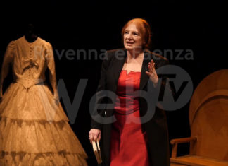 “La vostra cara Emily”, spettacolo teatrale in piazza della Molinella