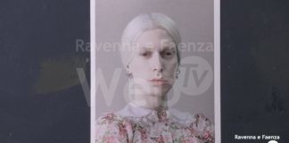 “Inquieta”: a Faenza la mostra di Mani Tese dedicata alla libertà di espressione e all’identità di genere