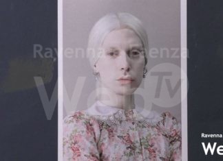 “Inquieta”: a Faenza la mostra di Mani Tese dedicata alla libertà di espressione e all’identità di genere