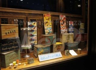 Nelle vetrine della Cassa di Ravenna una mostra dedicata alla tradizione e alla storia del gelato
