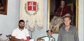 Il sindaco di Lugo incontra il giovanissimo pilota lughese Thomas Baldassarri