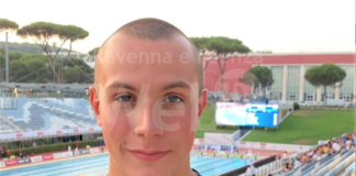 Michele Busa è il quinto nuotatore italiano nei 50 metri dorso.