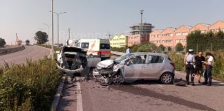 Incidente sulla Classicana: scontro frontale fra due auto