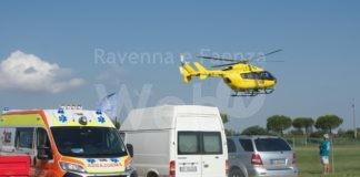 Scontro tra due ciclisti in pineta: grave un anziano, interviene l’elicottero