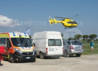 Scontro tra due ciclisti in pineta: grave un anziano, interviene l’elicottero