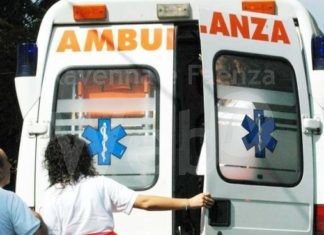 70enne muore annegato a Lido di Classe, forse un malore