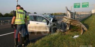 A14: Tragedia all’alba muore ragazza giovanissima contro guard-rail