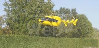 Perde il controllo dell’auto ed esce di strada finendo la corsa contro una recinzione, grave 77enne