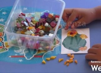 Torna anche nell’estate 2020 il progetto “Mosaico in tour” che porta al mare le tessere colorate dei mosaici per far divertire bambini e genitori