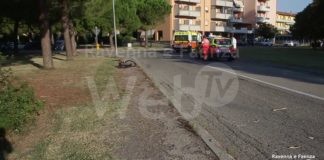 Ciclista urtato da un’auto alle prime ore del giorno, è grave