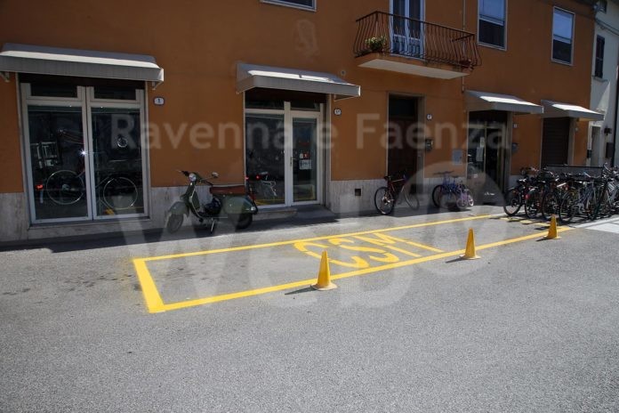 strisce via Manzoni 1