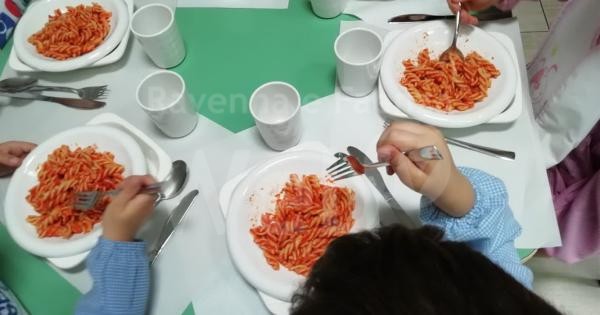 1568447741577.jpg--bari__alla_mensa_dell_asilo_addio_plastica__si_beve_acqua_del_rubinetto