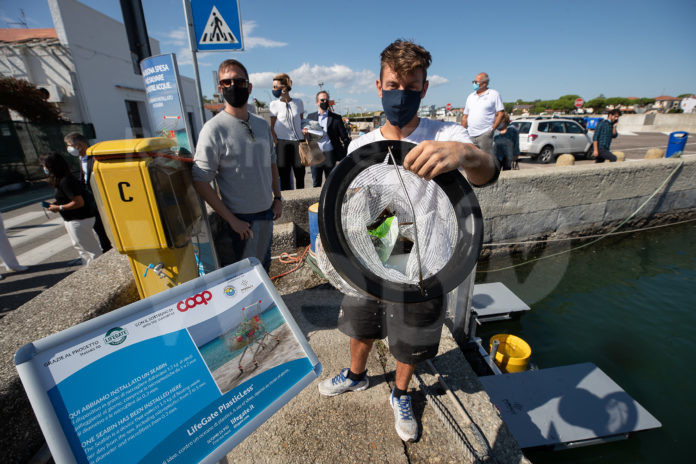 RAVENNA 25/09/2020. COOP ALLEANZA 3.0, LIFEGATE E CESTHA INAUGURANO IL CESTINO CHE RACCOGLIE LE PLASTICHE DAL MARE.