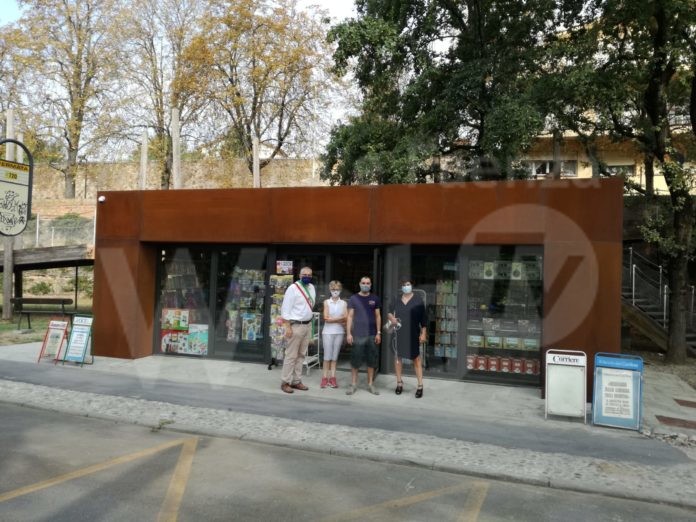 SIndaco foto edicola via lapi