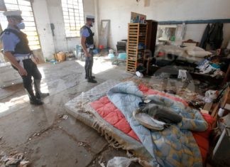 Alloggiava abusivamente negli ex magazzini della Darsena, ospite identificato dalla Polizia Locale