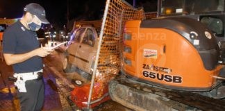 Con l’auto dentro il cantiere: 68enne in ospedale