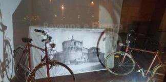 Le vetrine di Riolo Terme omaggiano la storia e i Mondiali di ciclismo