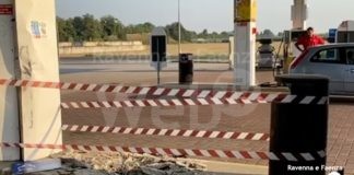 Sradicata la macchinetta del self service ad un distributore di benzina di Bagnacavallo