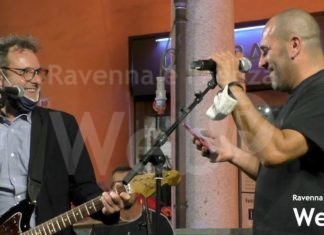 Il centrosinistra festeggia in piazza la vittoria di Massimo Isola