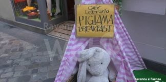 Al Caffè Letterario la colazione si fa in pigiama: e lunedì brioches offerte a tutti gli studenti