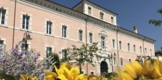 Troppi furbetti in piazza Kennedy