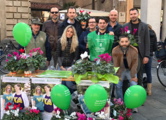 Sabato la Round Table in piazza con i ciclamini per sostenere la ricerca sulla fibrosi cistica
