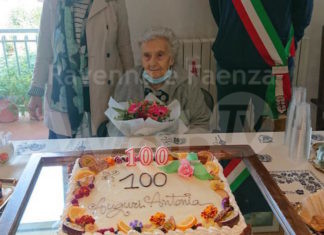 I 100 Anni di Antonia Morsiani. Il segreto? Lavoro e armonia in famiglia.