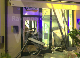 Una forte esplosione sveglia Classe, paura fra i residenti: assalto al bancomat