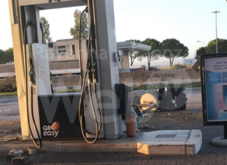Ladri al distributore di benzina: sradicata la macchinetta self service