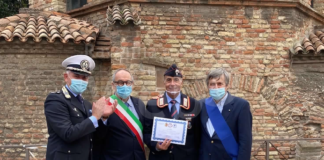 Un attestato ai volontari dell’associazione Nazionale Carabinieri impegnati nell’emergenza covid-19