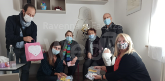 Linea Rosa riceve le mascherine “giallo solidale” cucite a mano dai ragazzi di Lavori in Comune